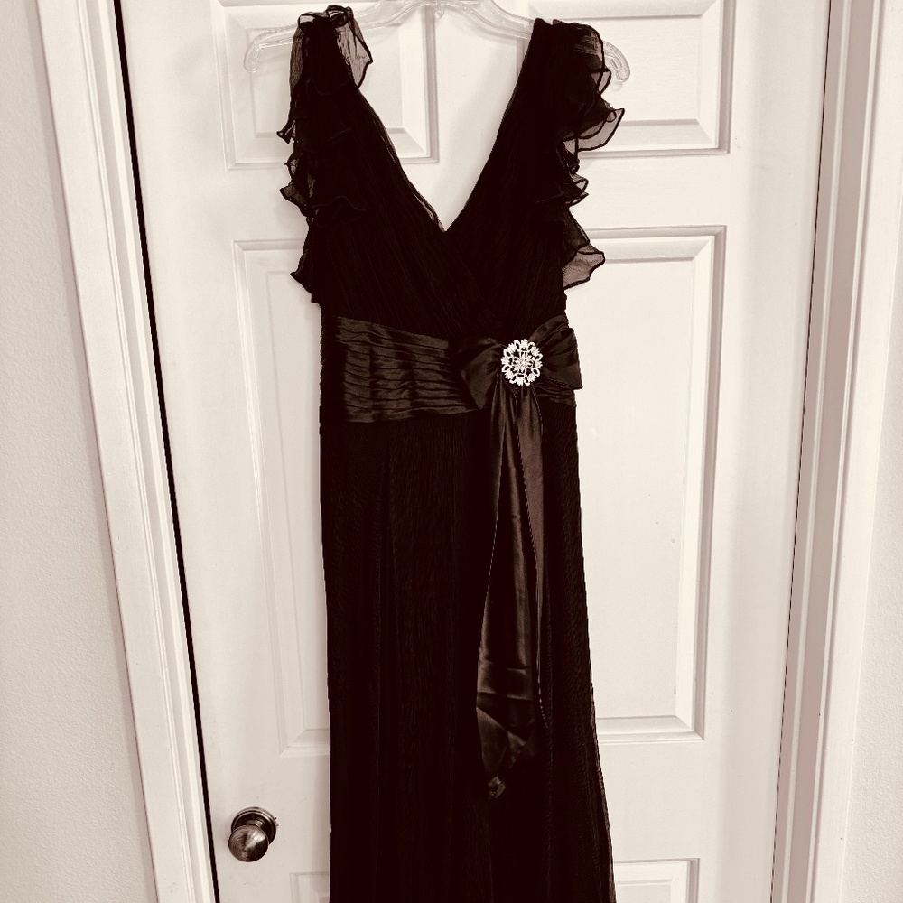 Tadashi Formal Evening Gown 100% Silk Chiffon Plum Size 4P Summer Evening Gown
